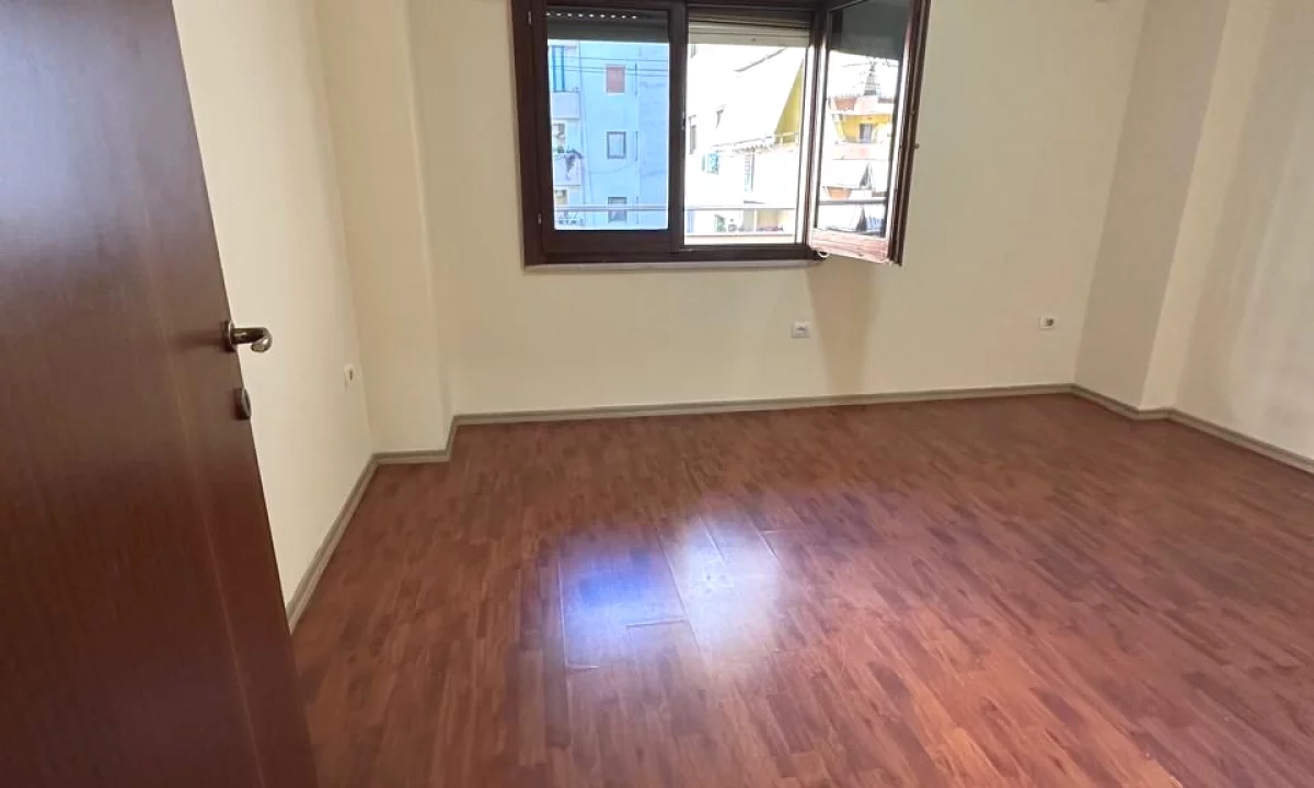 📌Zyre / Apartament me Qira 2+1 – Komuna e Parisit