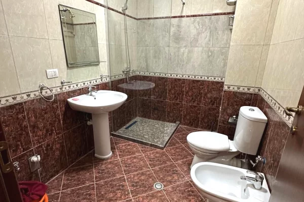 📌Zyre / Apartament me Qira 2+1 – Komuna e Parisit