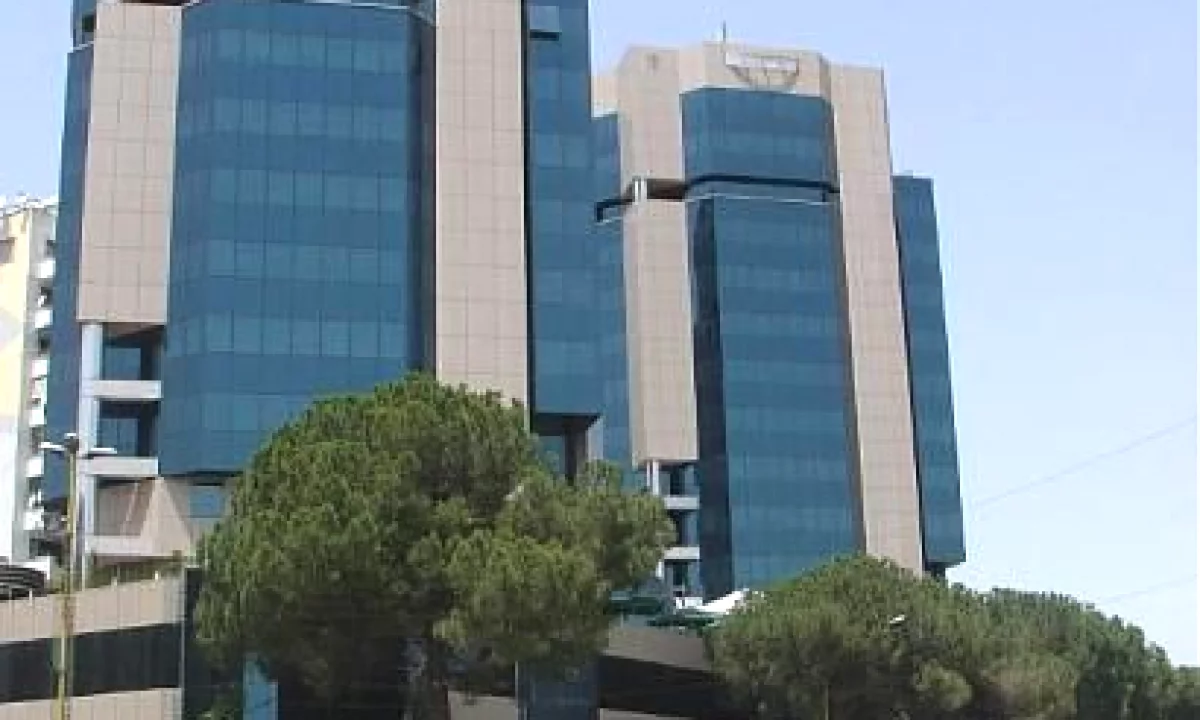 📌 Zyre me Qira – Kullat Binjake, Bulevardi “Deshmoret e Kombit”