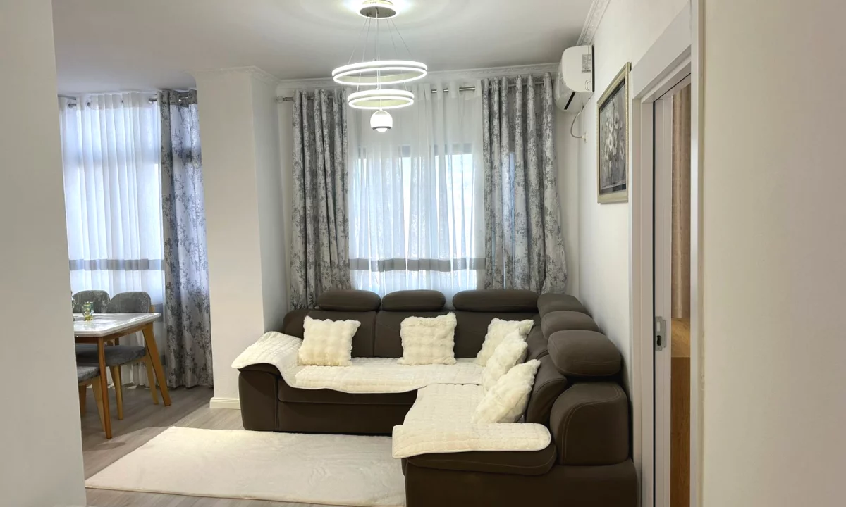 Shtepi ne shitje Apartament ne Tirane, 1+1, Mobilimi E mobiluar, Pagesa 95,000  Euro.
