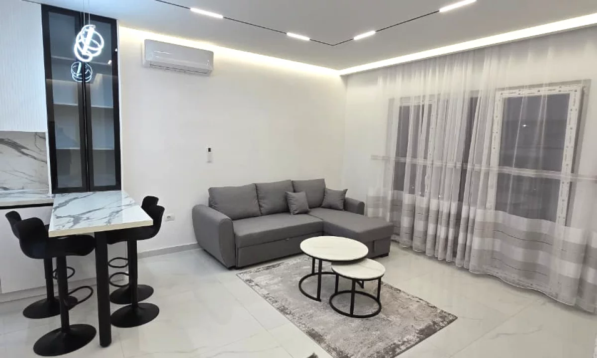 Appartamento in affitto a Tirana 1+1, Arredato