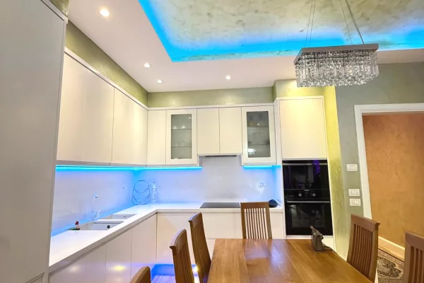 Appartamento in affitto a Tirana 2+1, Arredato