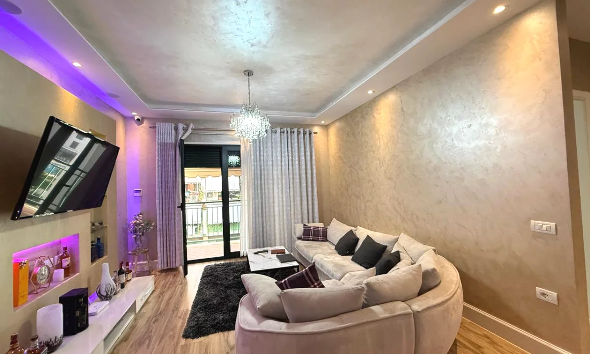 Appartamento in affitto a Tirana 2+1, Arredato