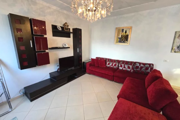 Appartamento in affitto a Tirana 2+1, Arredato