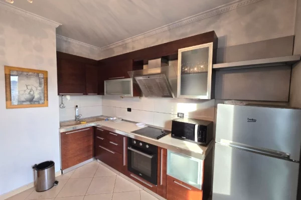 Appartamento in affitto a Tirana 2+1, Arredato