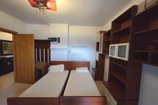 Appartamento in affitto a Tirana 2+1, Arredato