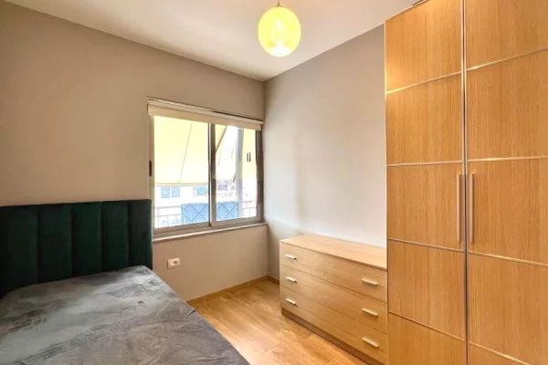 Shtepi me qera Apartament ne Tirane, 2+1, Mobilimi E mobiluar, Pagesa 75,000  Leke.