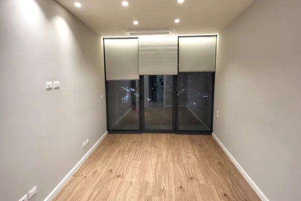📌 ZYRE ME QIRA – LAKE VIEW 