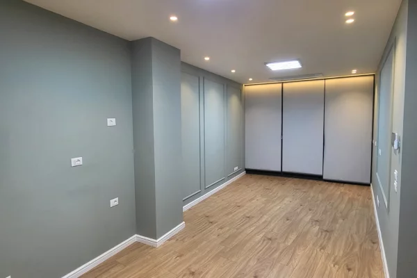 📌 ZYRE ME QIRA – LAKE VIEW 