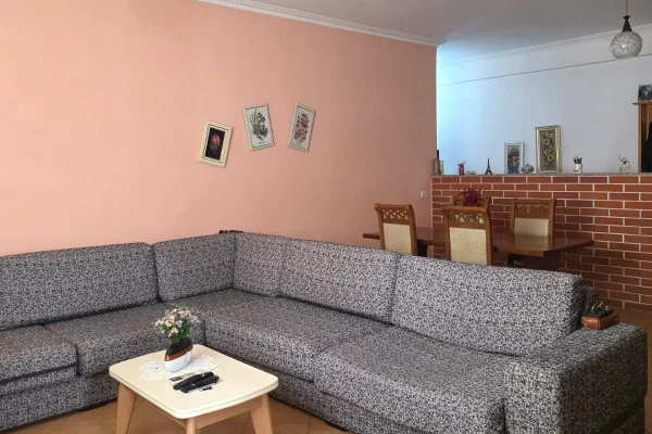 Shtepi ne shitje Apartament ne Tirane, 2+1, Mobilimi E mobiluar, Pagesa 13,000,000  Leke.