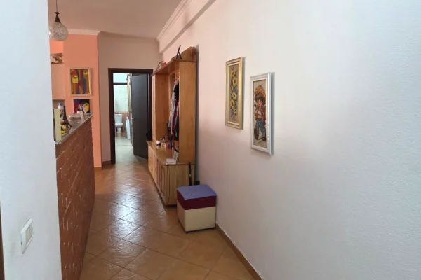 Shtepi ne shitje Apartament ne Tirane, 2+1, Mobilimi E mobiluar, Pagesa 13,000,000  Leke.