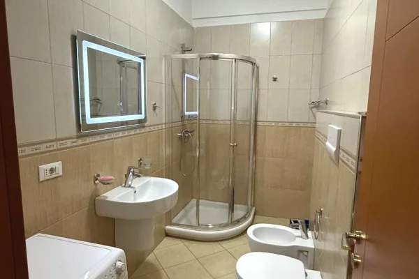 Shtepi me qera Apartament ne Tirane, 1+1, Mobilimi E mobiluar, Pagesa 65,000  Leke.