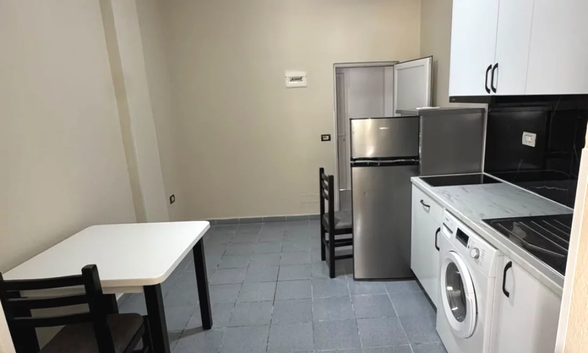 Shtepi me qera Apartament ne Tirane, 1+1, Mobilimi E mobiluar, Pagesa 40,000  Leke.