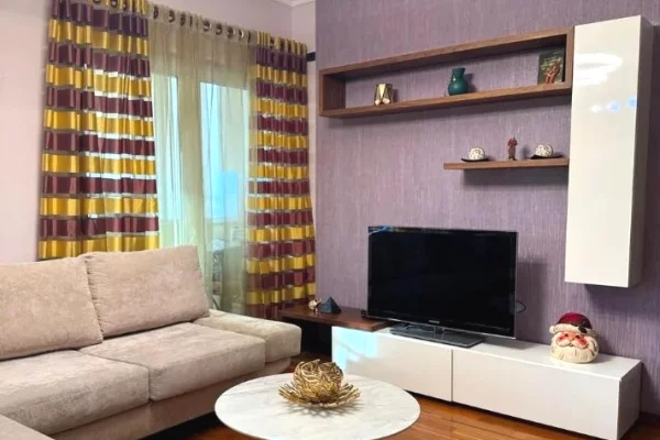 Shtepi me qera 2+1 ne Tirane - 1,500 Euro