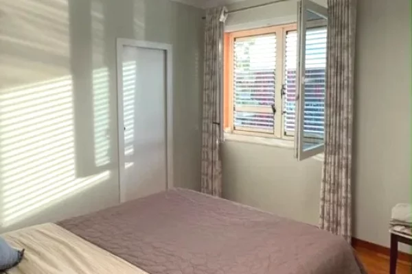 Shtepi me qera Apartament ne Tirane, 2+1, Mobilimi E mobiluar, Pagesa 1,500  Euro.