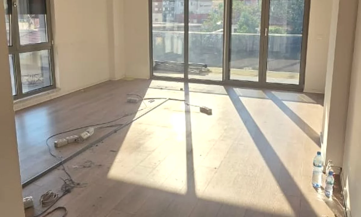📌 JEPET AMBIENT ZYRE ME QIRA - QENDER,RRUGA E KAVAJEs