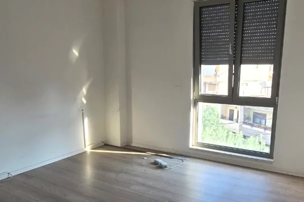 📌 JEPET AMBIENT ZYRE ME QIRA - QENDER,RRUGA E KAVAJEs