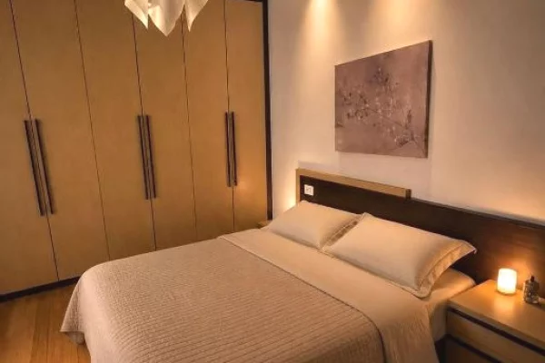 Shtepi me qera Apartament ne Tirane, 3+1, Mobilimi E mobiluar, Pagesa 150,000  Leke.