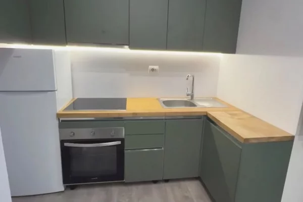 Shtepi ne shitje Apartament ne Tirane, 1+1, Mobilimi E mobiluar, Pagesa 79,000  Euro.