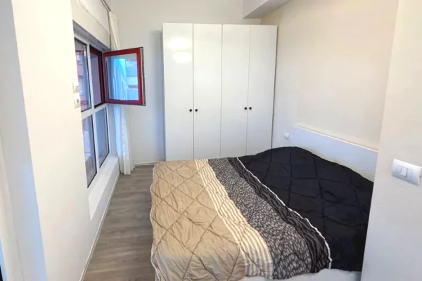 Shtepi ne shitje Apartament ne Tirane, 1+1, Mobilimi E mobiluar, Pagesa 79,000  Euro.