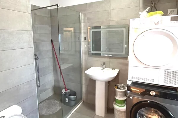 Shtepi ne shitje Apartament ne Tirane, 1+1, Mobilimi E mobiluar, Pagesa 79,000  Euro.