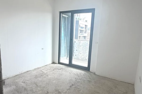Shtepi ne shitje Apartament ne Tirane, 1+1, Mobilimi Bosh, pa mobiluar, Pagesa 190,000  Euro.