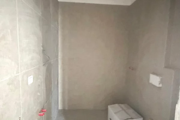 Shtepi ne shitje Apartament ne Tirane, 1+1, Mobilimi Bosh, pa mobiluar, Pagesa 190,000  Euro.