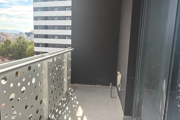 Shtepi ne shitje Apartament ne Tirane, 1+1, Mobilimi Bosh, pa mobiluar, Pagesa 190,000  Euro.