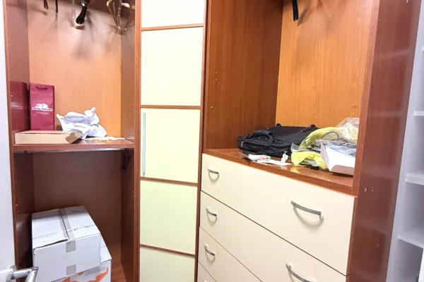 Shtepi ne shitje Apartament ne Tirane, 2+1, Mobilimi Bosh, pa mobiluar, Pagesa 490,000  Euro.