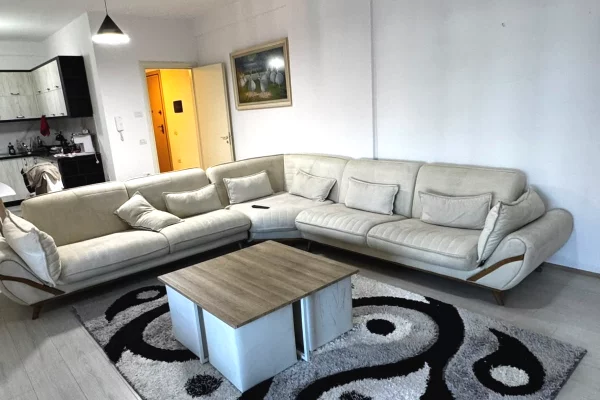 Shtepi me qera 2+1 ne Tirane - 75,000 Leke