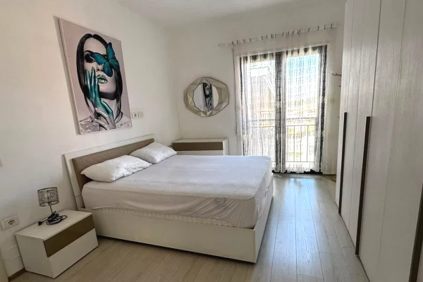 Shtepi me qera Apartament ne Tirane, 2+1, Mobilimi E mobiluar, Pagesa 75,000  Leke.