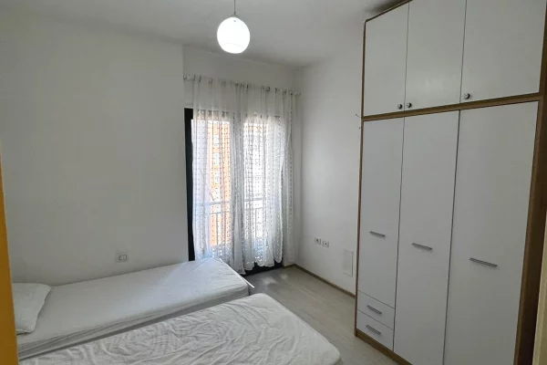 Shtepi me qera Apartament ne Tirane, 2+1, Mobilimi E mobiluar, Pagesa 75,000  Leke.