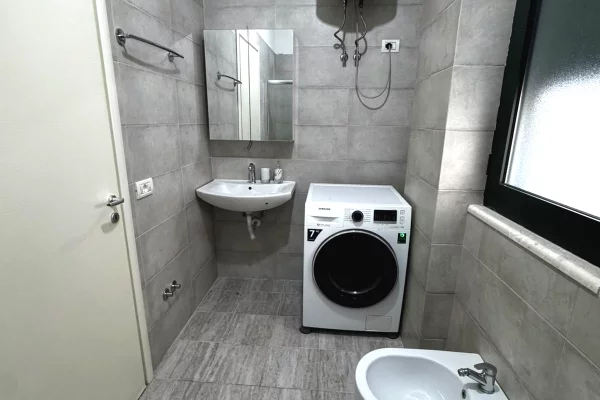 Shtepi me qera Apartament ne Tirane, 2+1, Mobilimi E mobiluar, Pagesa 75,000  Leke.