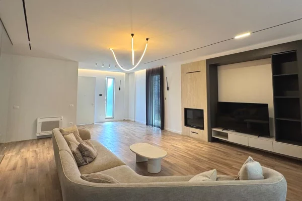 Shtepi me qera Apartament ne Tirane, 3+1, Mobilimi E mobiluar, Pagesa 3,000  Euro.