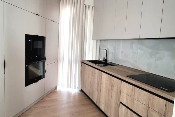 Shtepi me qera Apartament ne Tirane, 3+1, Mobilimi E mobiluar, Pagesa 3,000  Euro.