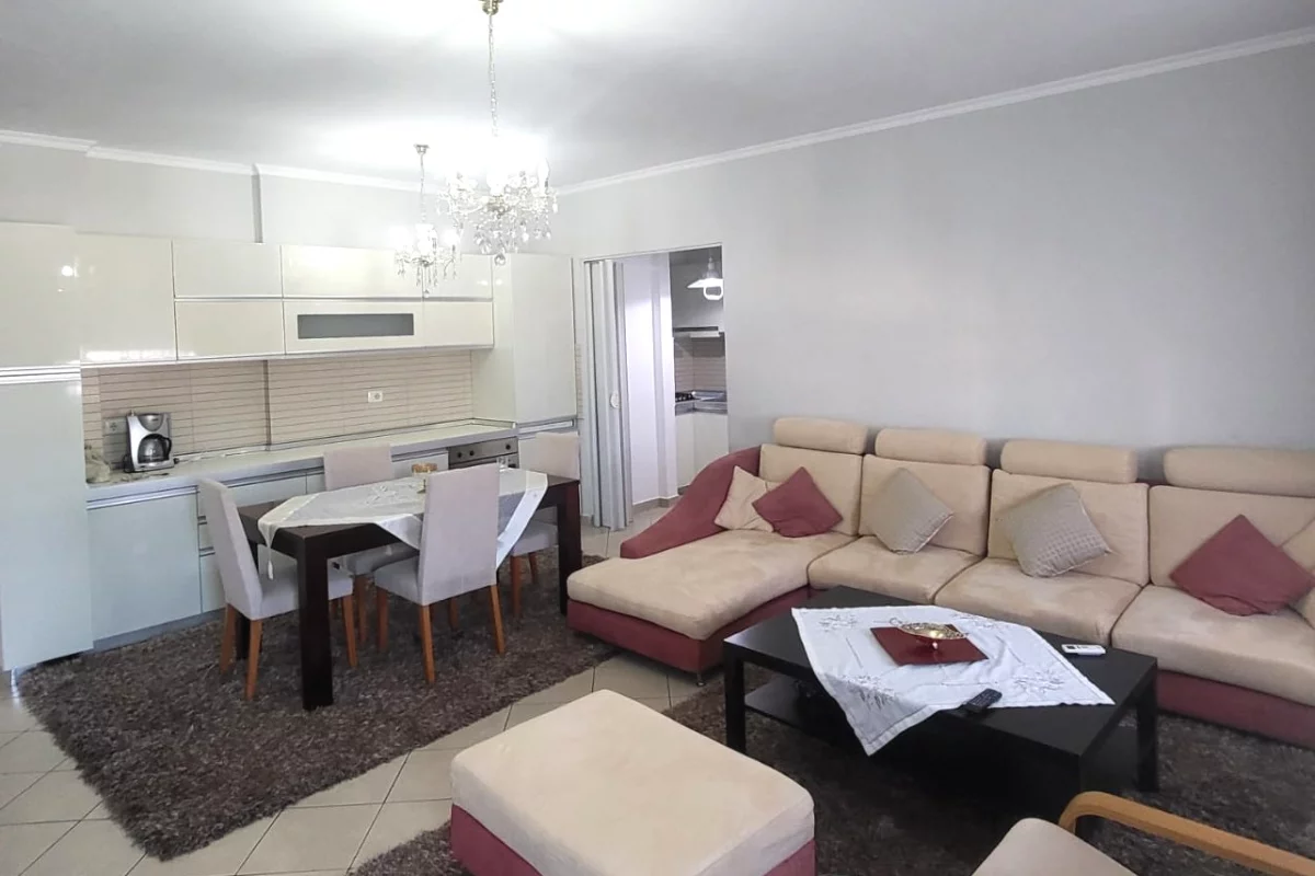 Shtepi ne shitje Apartament ne Tirane, 3+1, Mobilimi E mobiluar, Pagesa 27,500,000  Leke.