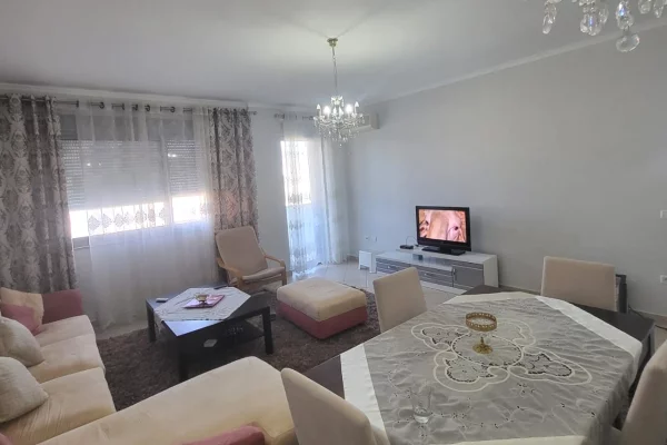 Shtepi ne shitje Apartament ne Tirane, 3+1, Mobilimi E mobiluar, Pagesa 27,500,000  Leke.