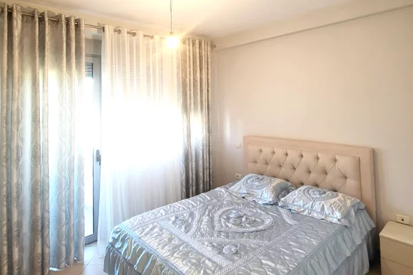 Shtepi ne shitje Apartament ne Tirane, 3+1, Mobilimi E mobiluar, Pagesa 27,500,000  Leke.