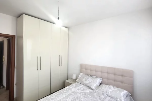 Shtepi ne shitje Apartament ne Tirane, 3+1, Mobilimi E mobiluar, Pagesa 27,500,000  Leke.