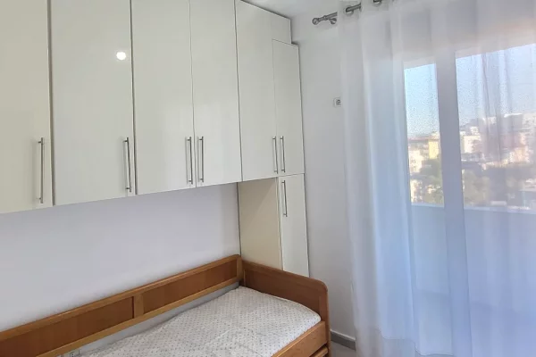 Shtepi ne shitje Apartament ne Tirane, 3+1, Mobilimi E mobiluar, Pagesa 27,500,000  Leke.