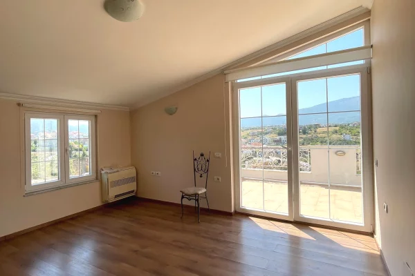 Shtepi ne shitje Vila Luksoze ne Tirane, 4+1, Mobilimi Bosh, pa mobiluar, Pagesa 76,500,000  Leke.