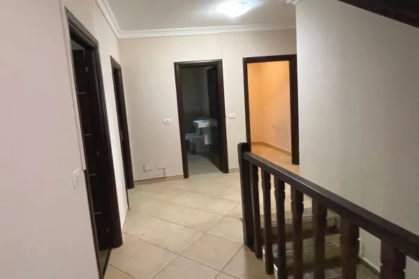 Shtepi ne shitje Vila Luksoze ne Tirane, 4+1, Mobilimi Bosh, pa mobiluar, Pagesa 76,500,000  Leke.