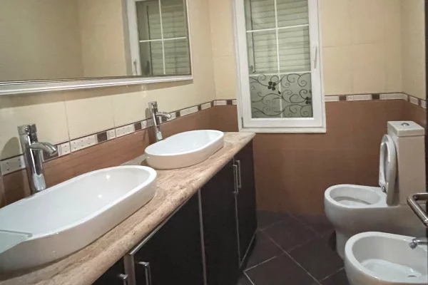 Shtepi ne shitje Vila Luksoze ne Tirane, 4+1, Mobilimi Bosh, pa mobiluar, Pagesa 76,500,000  Leke.