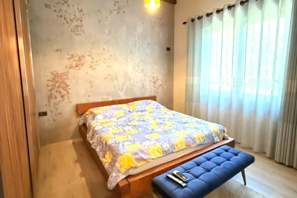 Shtepi me qera Vila Luksoze ne Tirane, 2+1, Mobilimi E mobiluar, Pagesa 150,000  Leke.