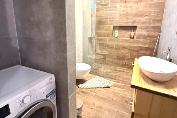 Shtepi me qera Vila Luksoze ne Tirane, 2+1, Mobilimi E mobiluar, Pagesa 150,000  Leke.