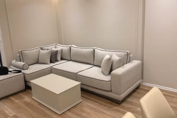 Shtepi me qera 2+1 ne Tirane - 90,000 Leke