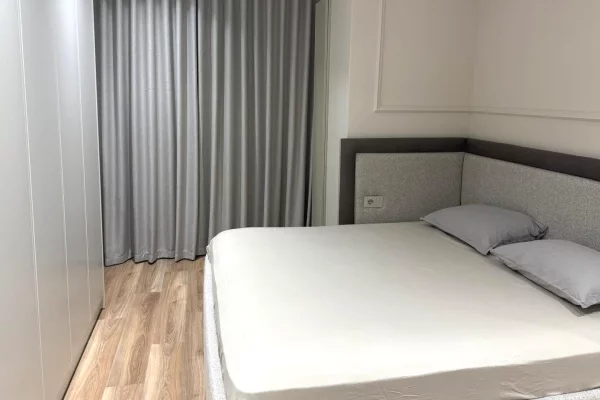 Shtepi me qera Apartament ne Tirane, 2+1, Mobilimi E mobiluar, Pagesa 90,000  Leke.