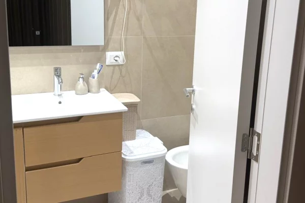 Shtepi me qera Apartament ne Tirane, 2+1, Mobilimi E mobiluar, Pagesa 90,000  Leke.