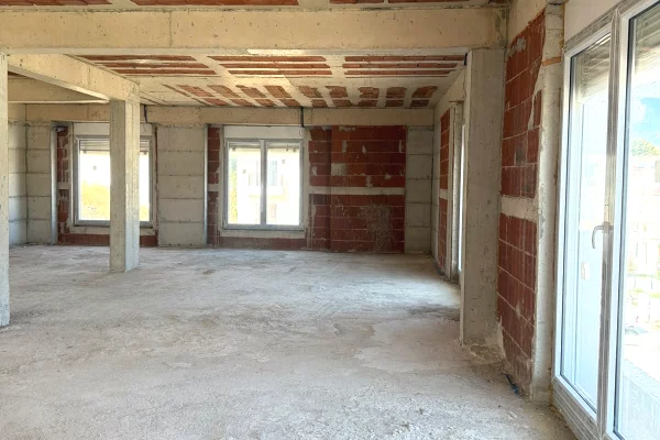 Shtepi ne shitje Vila Luksoze ne Tirane, 5+1, Mobilimi Bosh, pa mobiluar, Pagesa 130,000,000  Leke.
