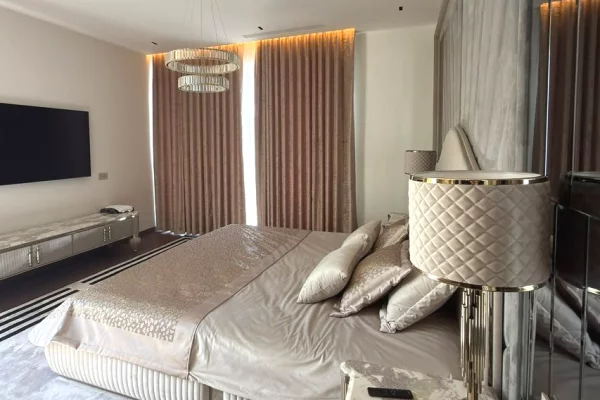Shtepi ne shitje Vila Luksoze ne Tirane, 4+1, Mobilimi E mobiluar, Pagesa 2,000,000  Euro.